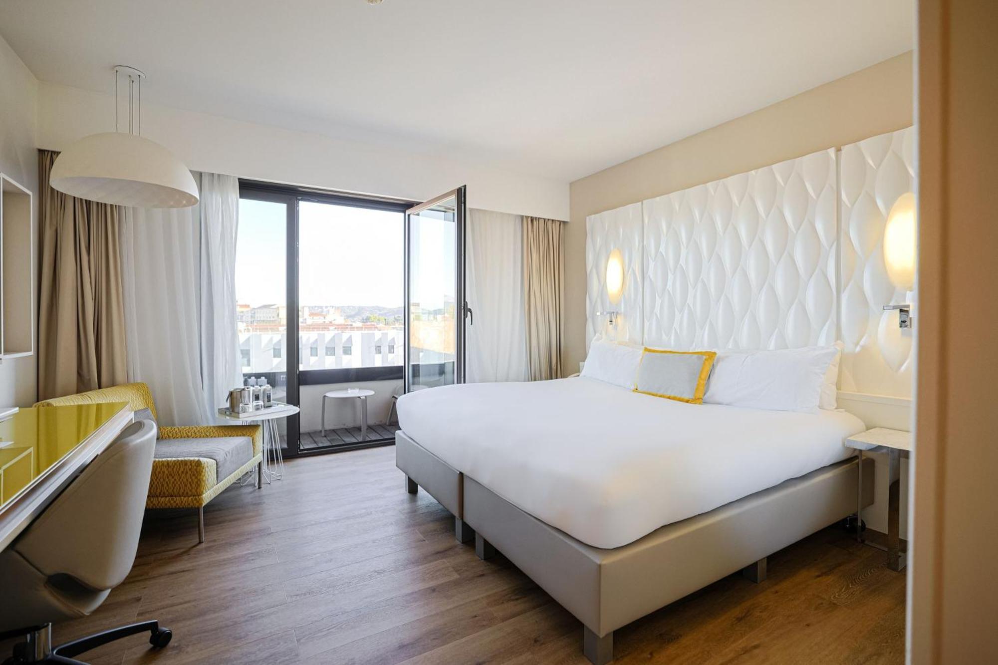 King Room a Panoramic City View