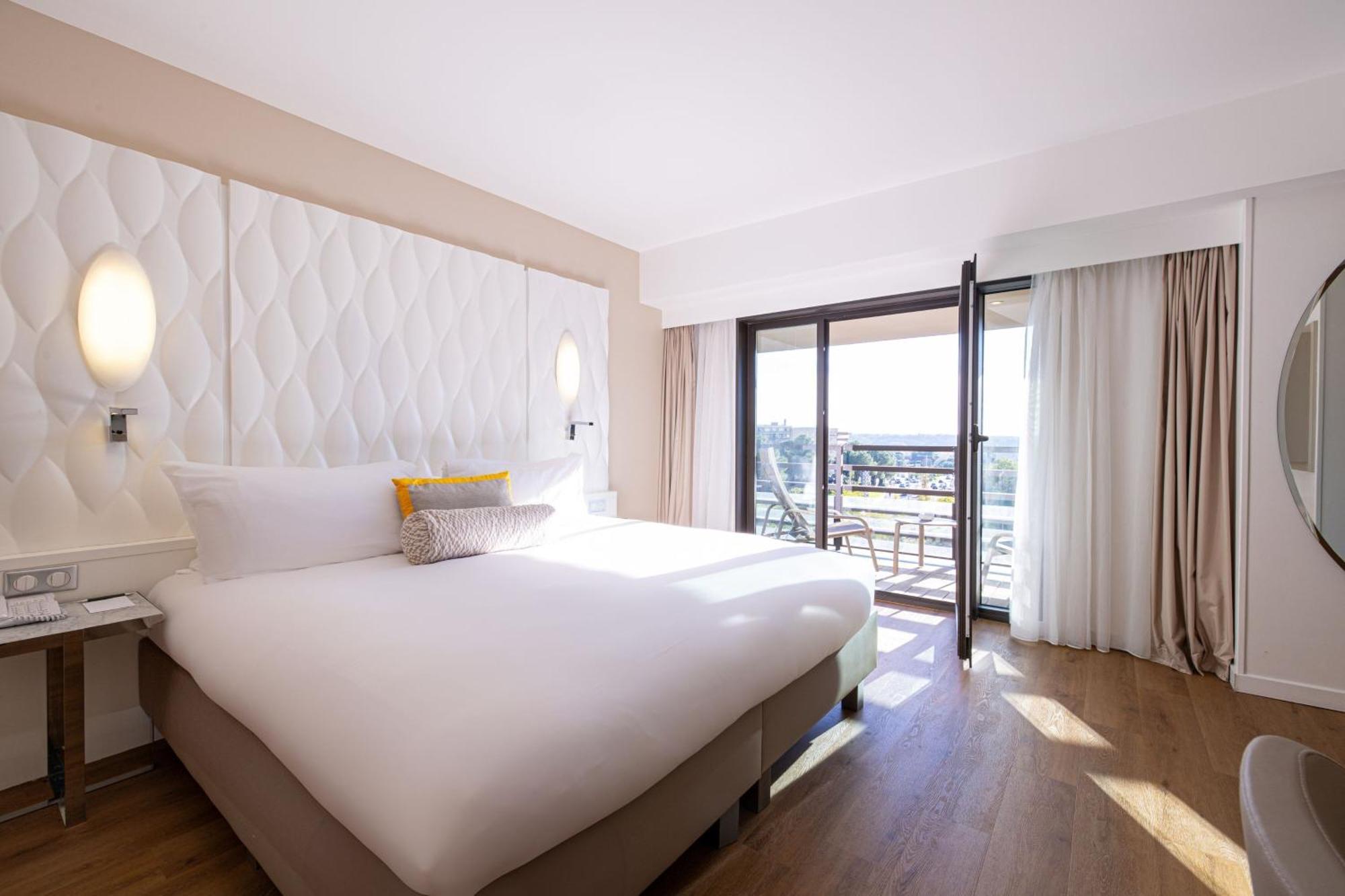 King Room a Panoramic City View