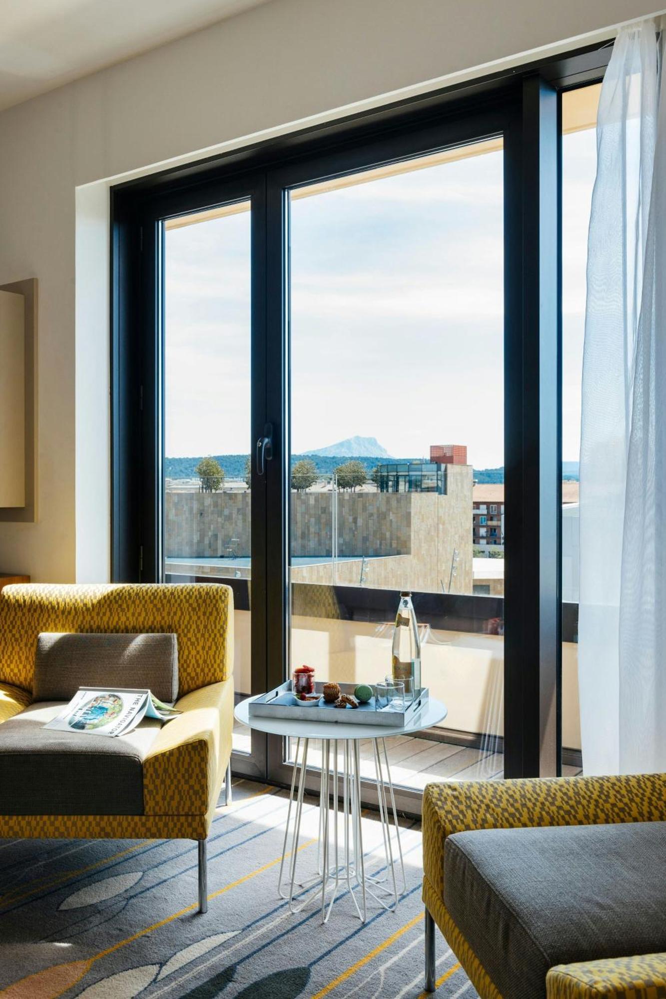 King Room a Panoramic City View