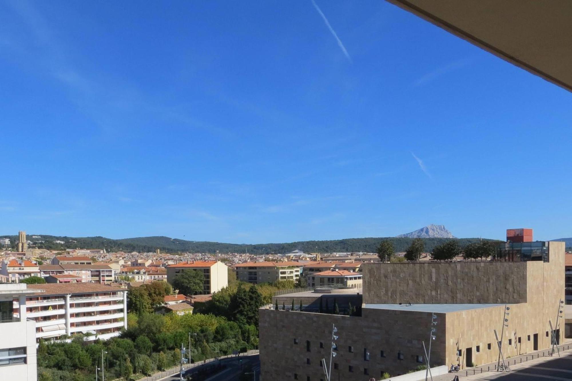 King Room a Panoramic City View