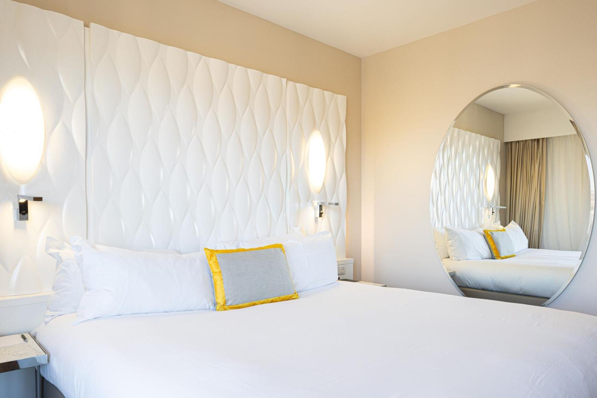 King Room a Panoramic City View